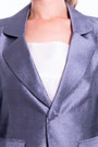 veste spencer en soie de taffeta grise, cintrée, fausse poches passepoils à revers, col cranté, doublure coton